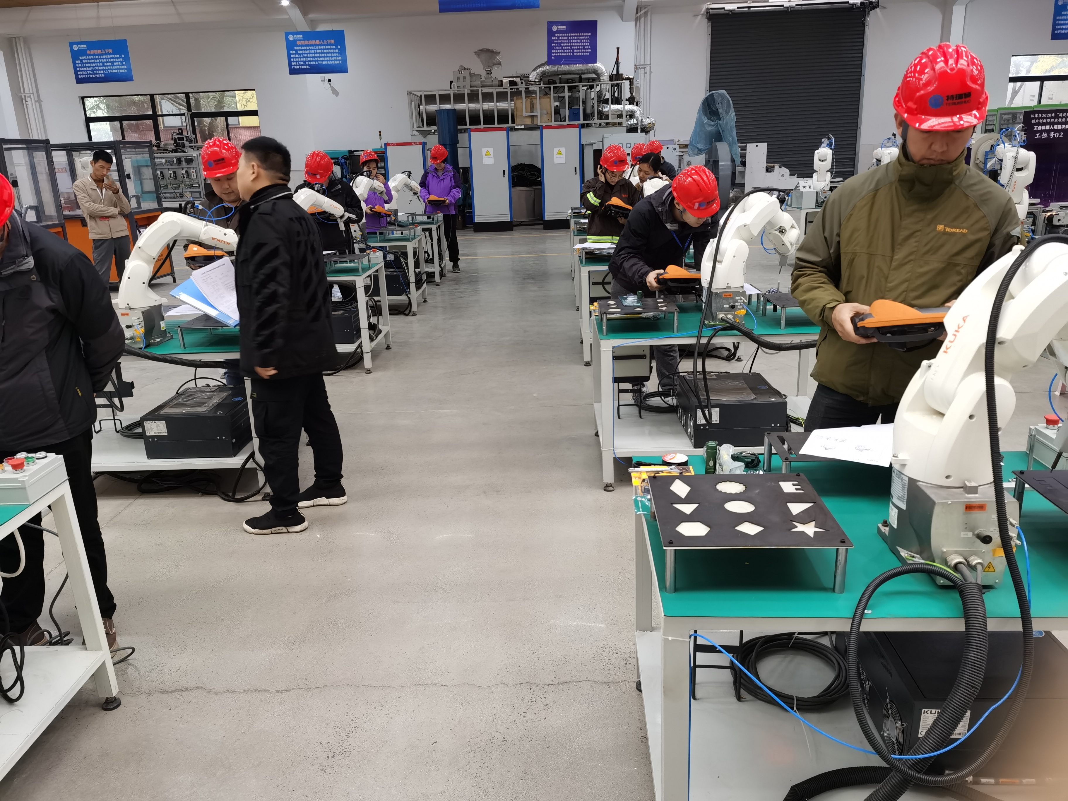 首批工业机器人系统运维员结业考试在特瑞硕先进制造培训中心举行